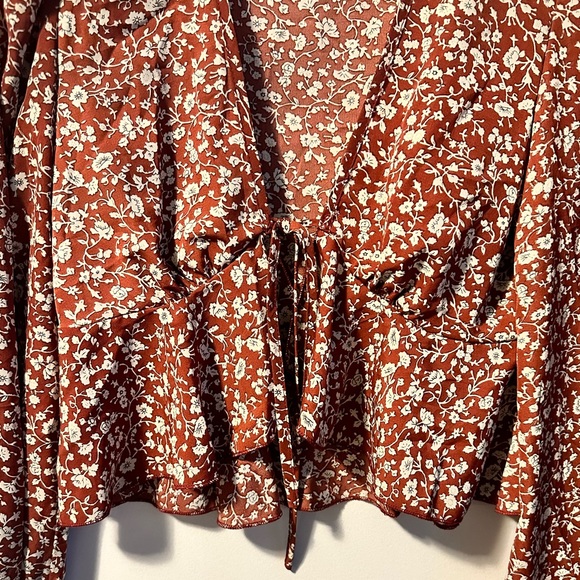 Brown floral tie up shrug style with long bell sleeves - Picture 4 of 8